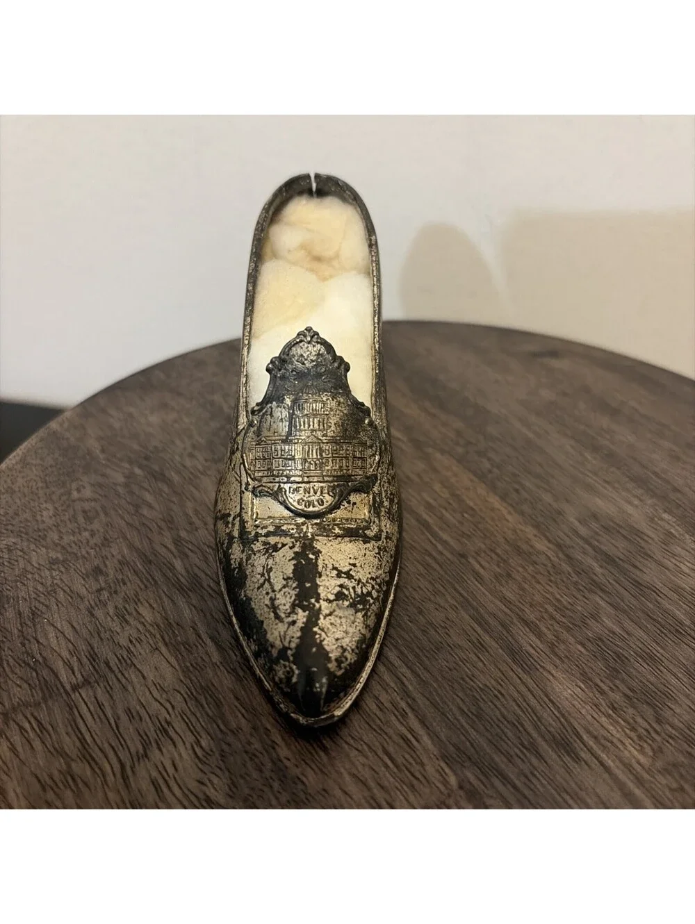 Antique Jennings Brothers Metal Woman’s Shoe Pin Cushion J.B. 1451